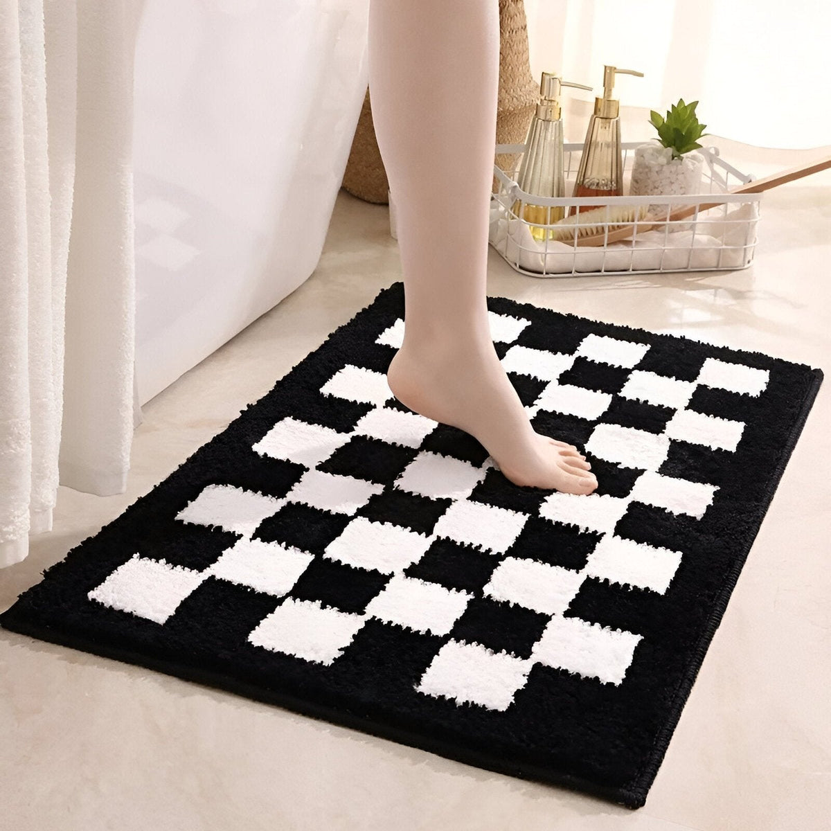 Plush Checkered Microfiber Bath Mat in Black and White