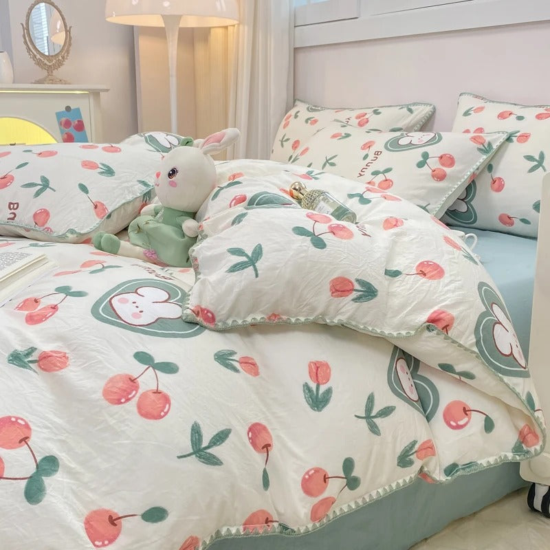 4-Piece Blossom & Berry Floral Duvet Cover Bedding Set