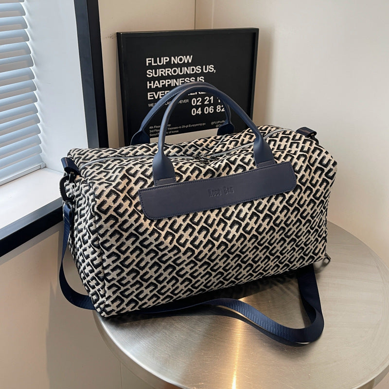 Durable Sporty Duffel Bag with Practical Compartments