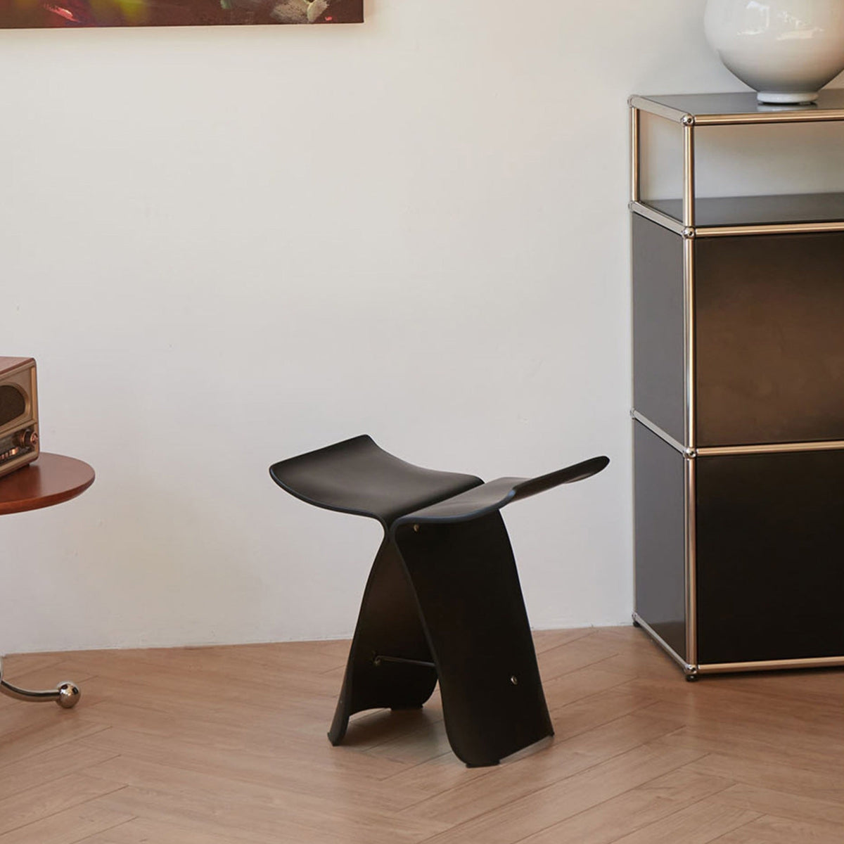 Elegant Butterfly Stool – Timeless Design for Living Room and Entryway