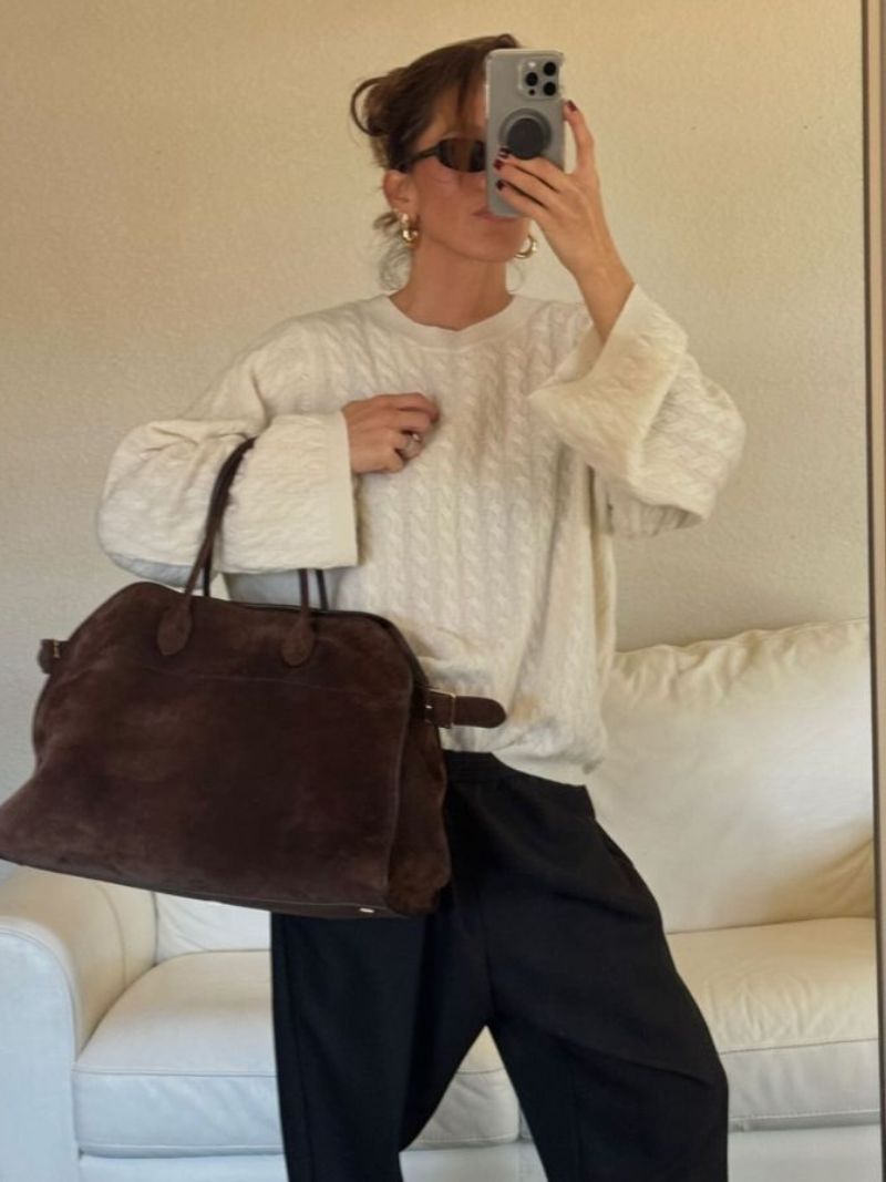 Elegant Women's Handbag with a Spacious Design
