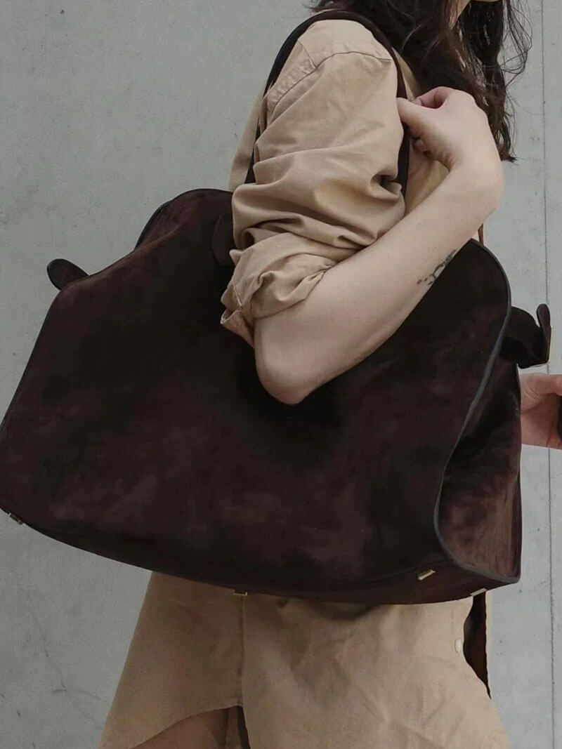 Elegant Women's Handbag with a Spacious Design