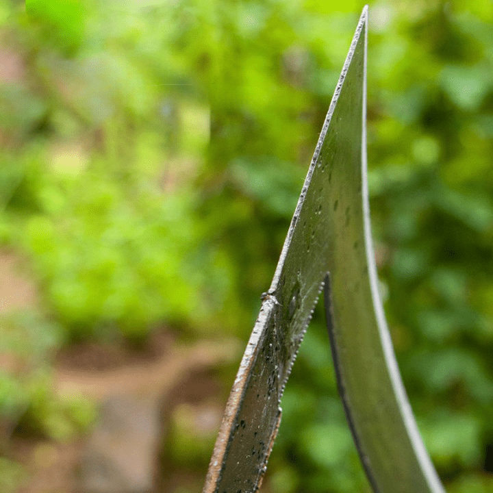 Hand-Forged Manganese Steel Garden Hoe for Weeding and Loosening Soil