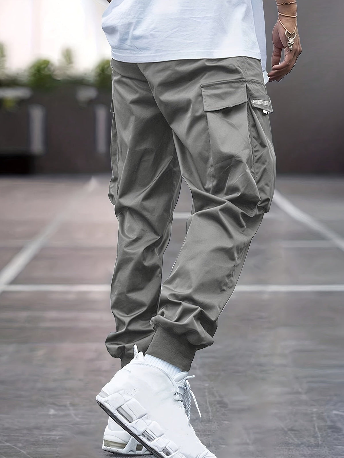 Men's Relaxed-Fit Drawstring Cuffed Cargo Jogger Pants