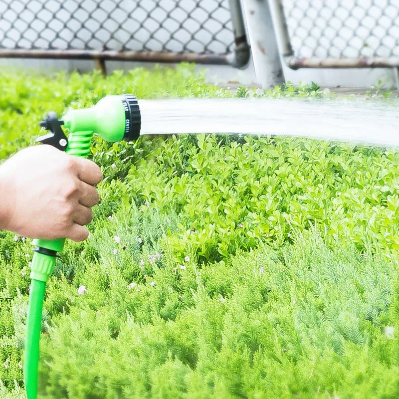 Retractable Garden Hose with Spray Nozzle
