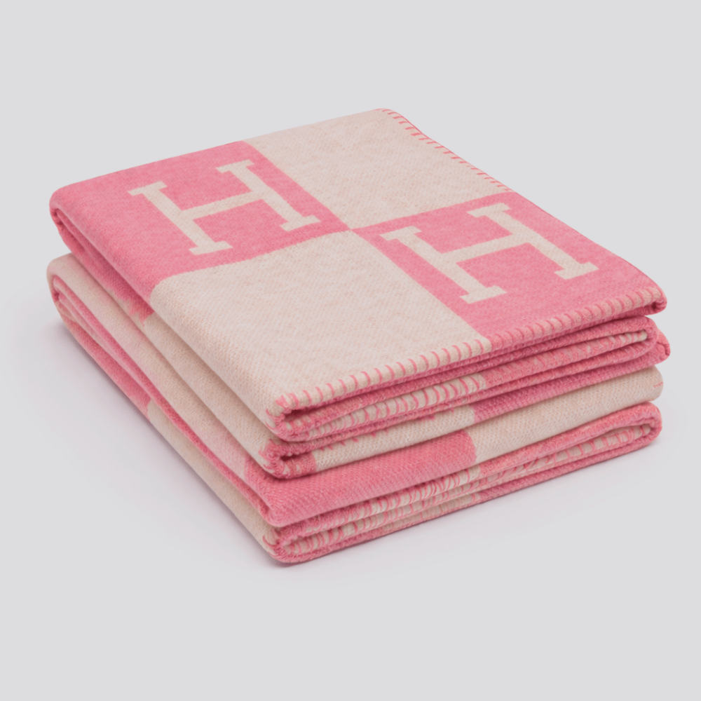 Soft Blanket with Modern Design – Cozy and Lightweight Home Accessory