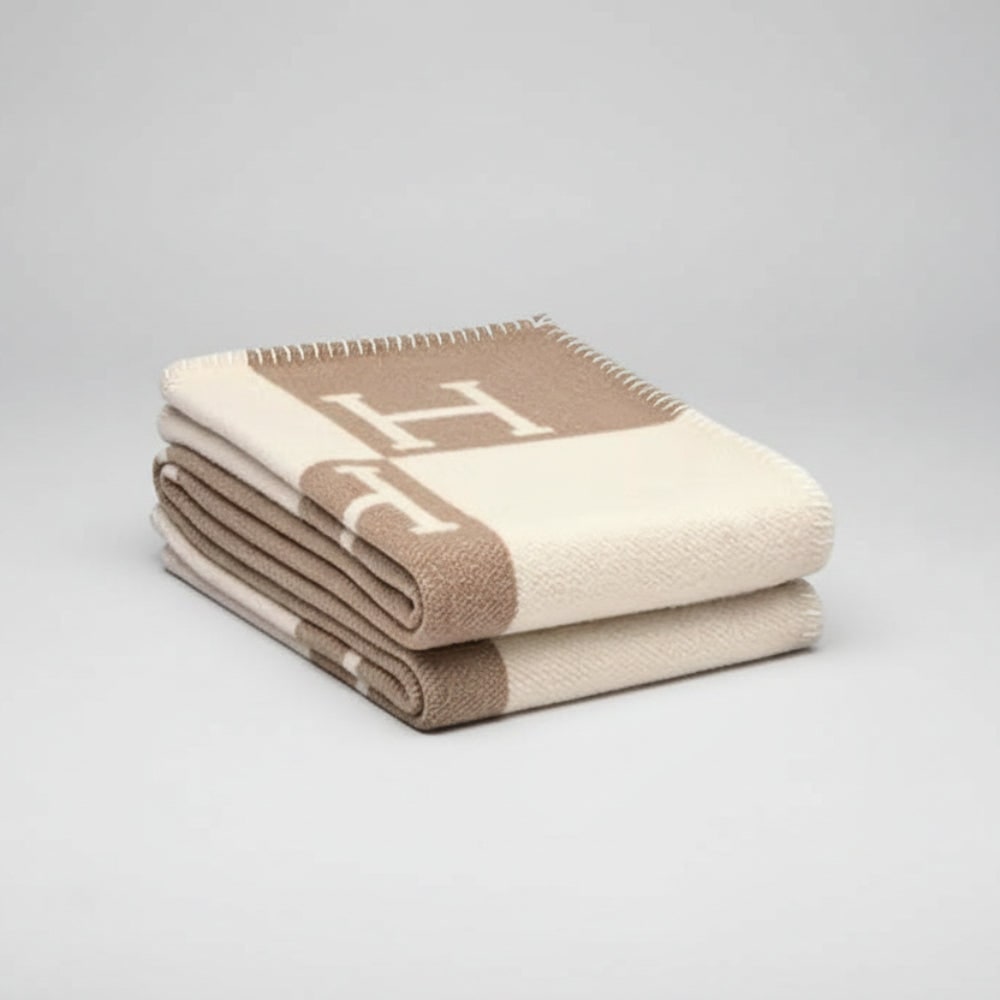 Soft Blanket with Modern Design – Cozy and Lightweight Home Accessory
