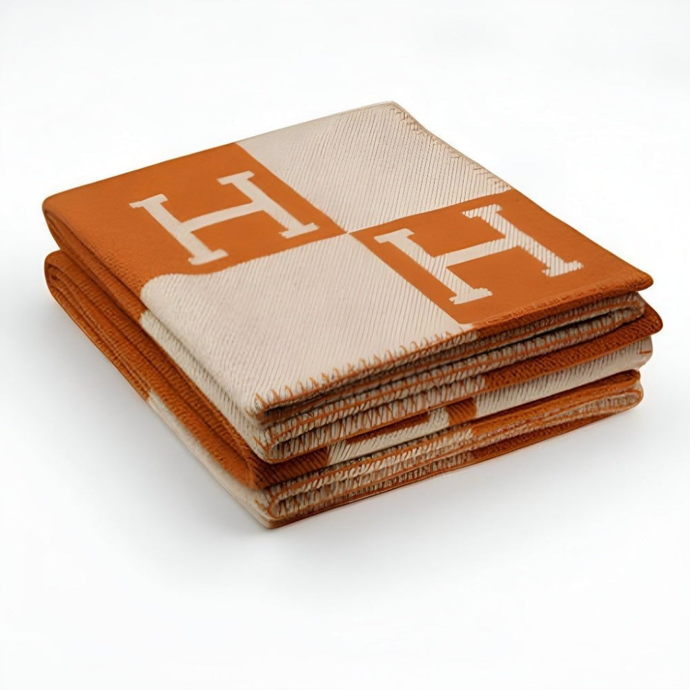 Soft Blanket with Modern Design – Cozy and Lightweight Home Accessory