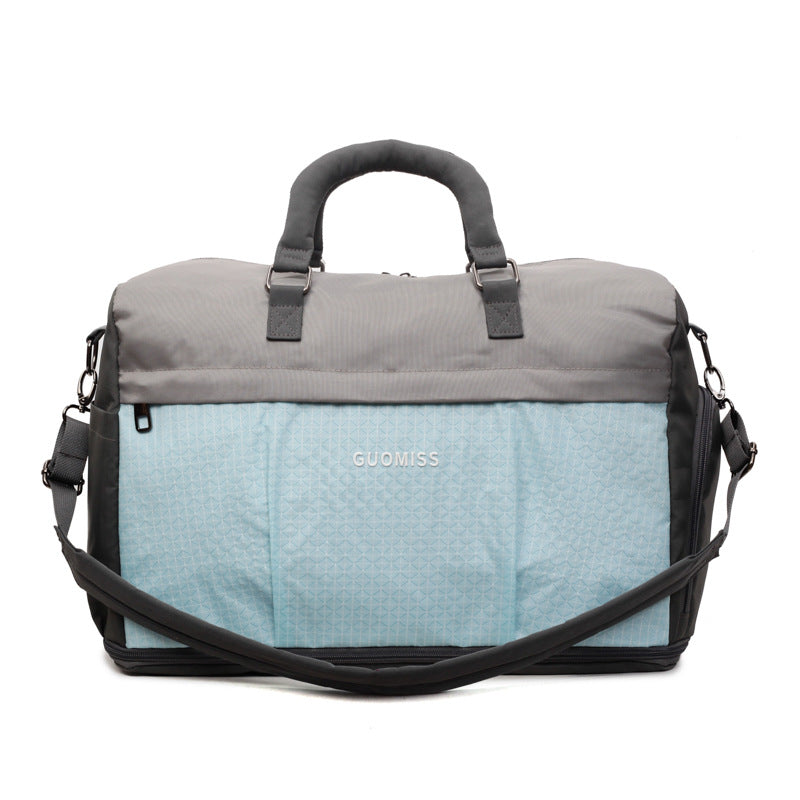 Sporty Travel Bag with Reinforced Shoulder Strap
