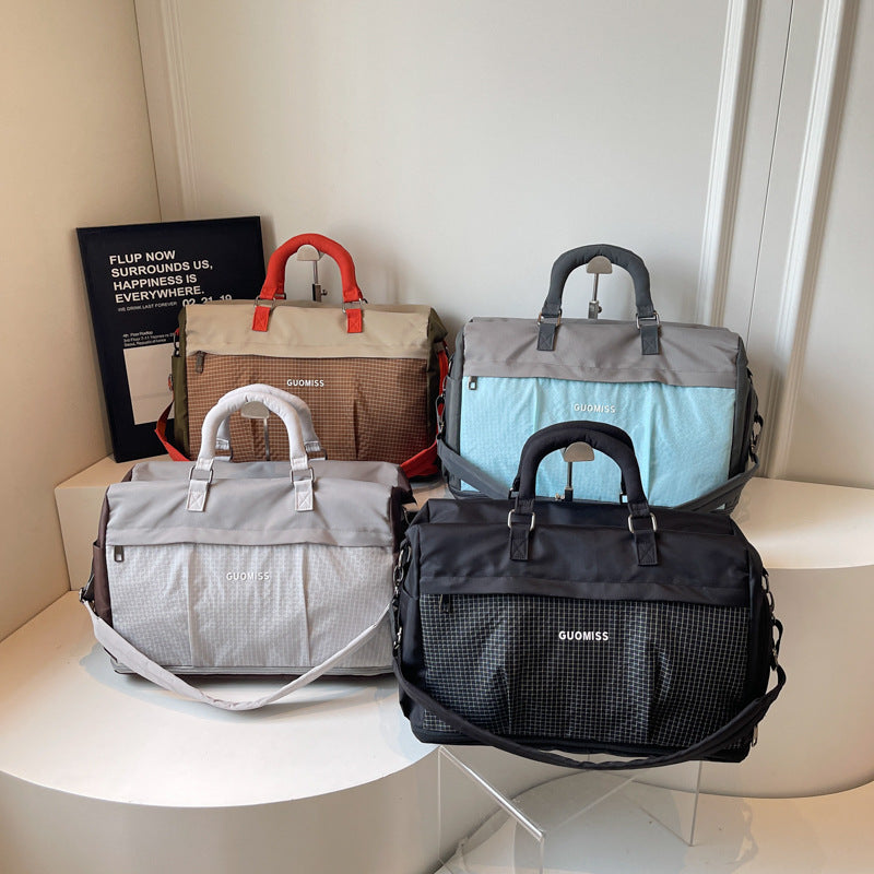 Sporty Travel Bag with Reinforced Shoulder Strap
