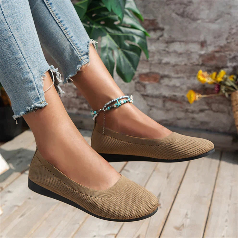 Women's Comfortable and Lightweight Slip-On Shoes with 5-Degree Toe Angle