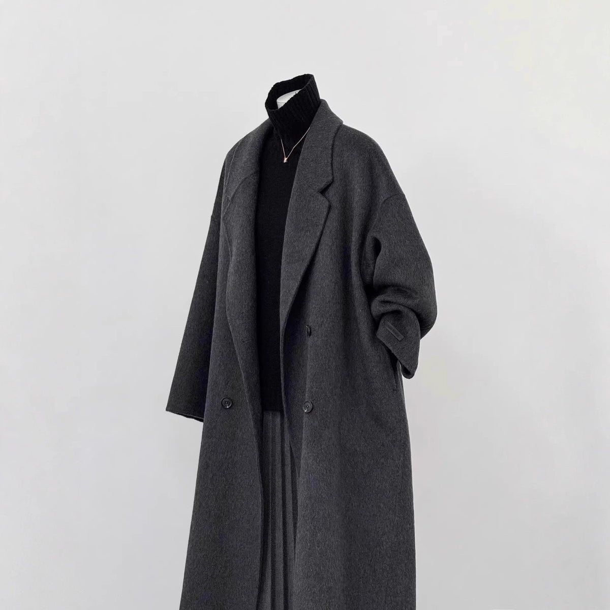 Women's Oversized Coat with Wide Lapels, Relaxed Silhouette and Pockets