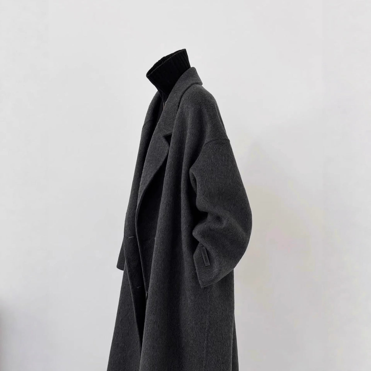 Women's Oversized Coat with Wide Lapels, Relaxed Silhouette and Pockets