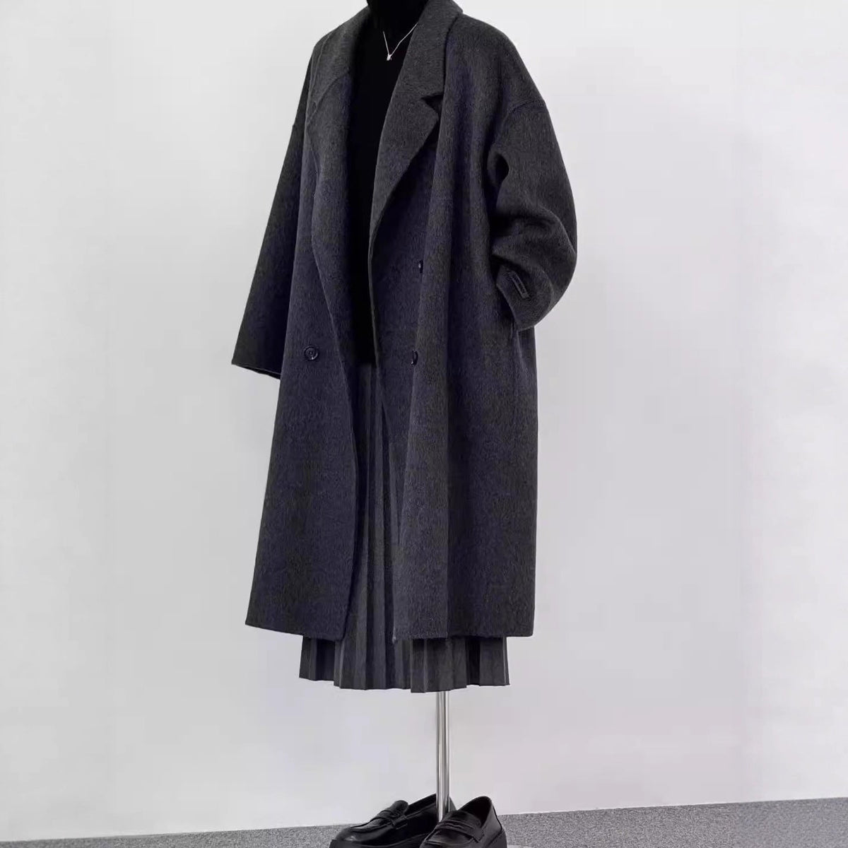Women's Oversized Coat with Wide Lapels, Relaxed Silhouette and Pockets