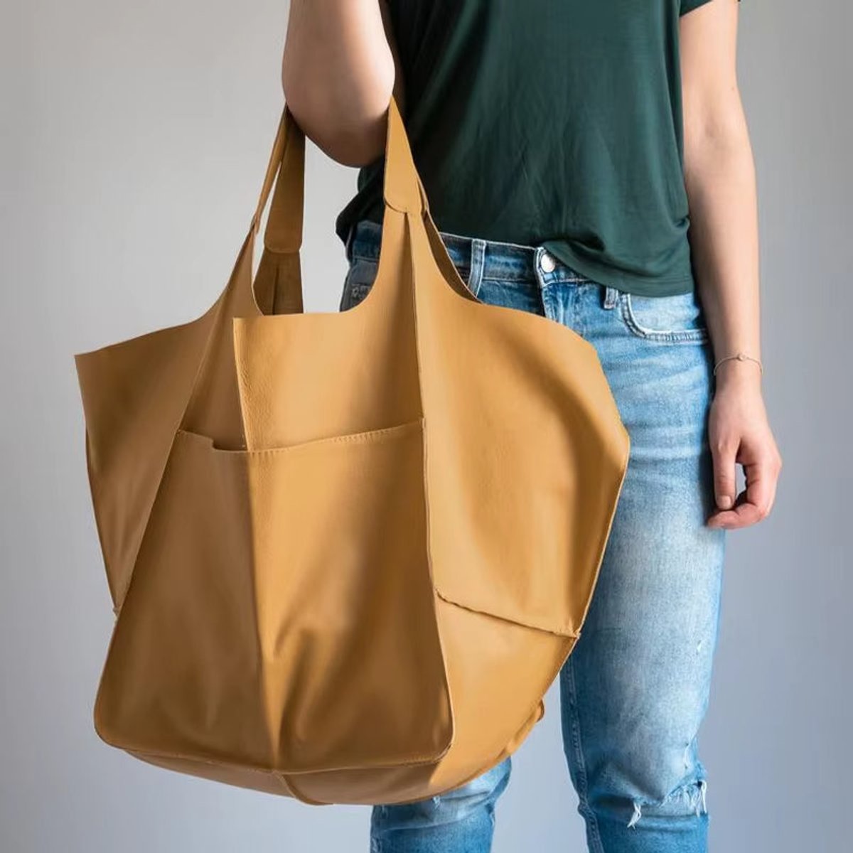 Women's Oversized Magnetic Closure Tote Bag