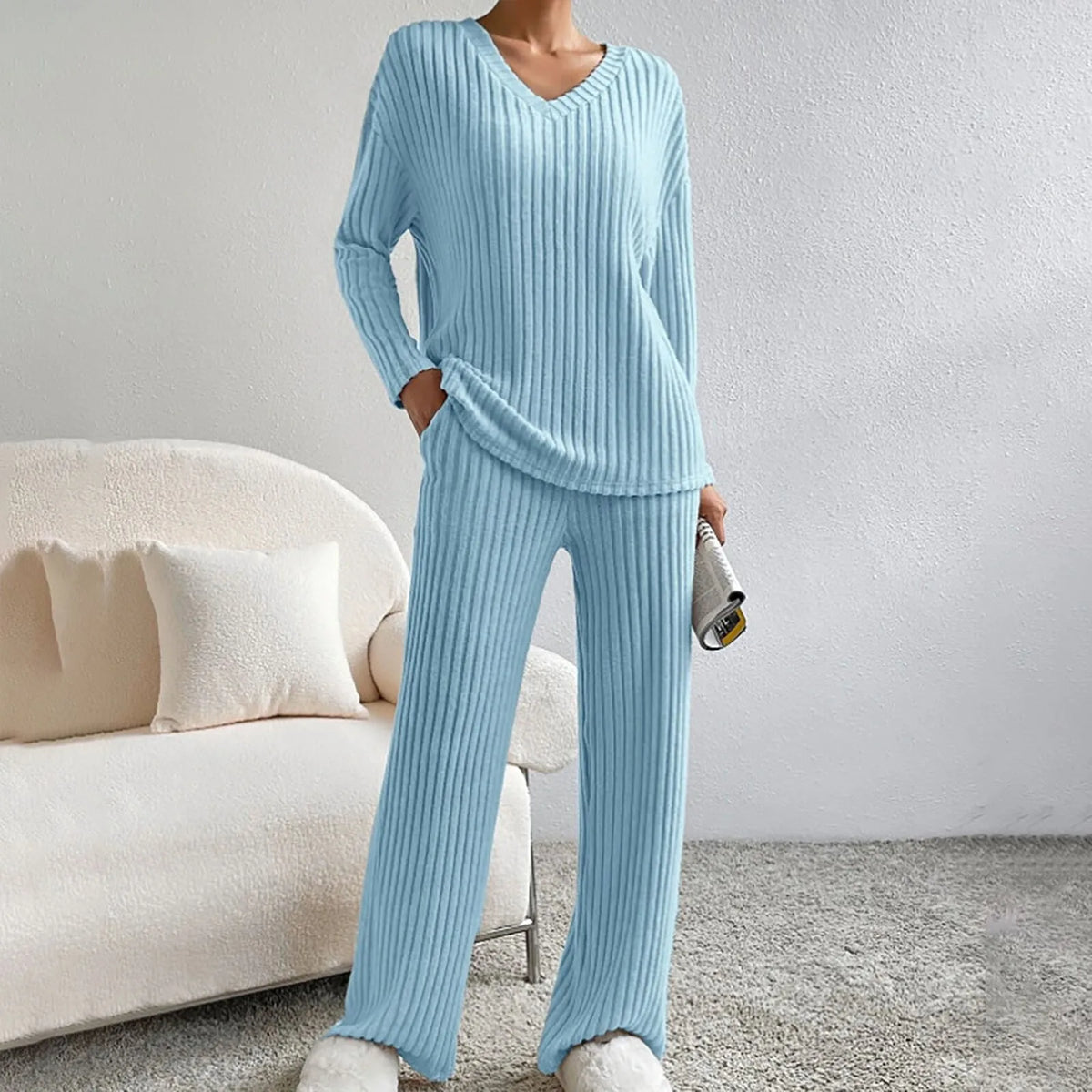 Women's Two-Piece Loungewear Set with Soft Texture and Comfort