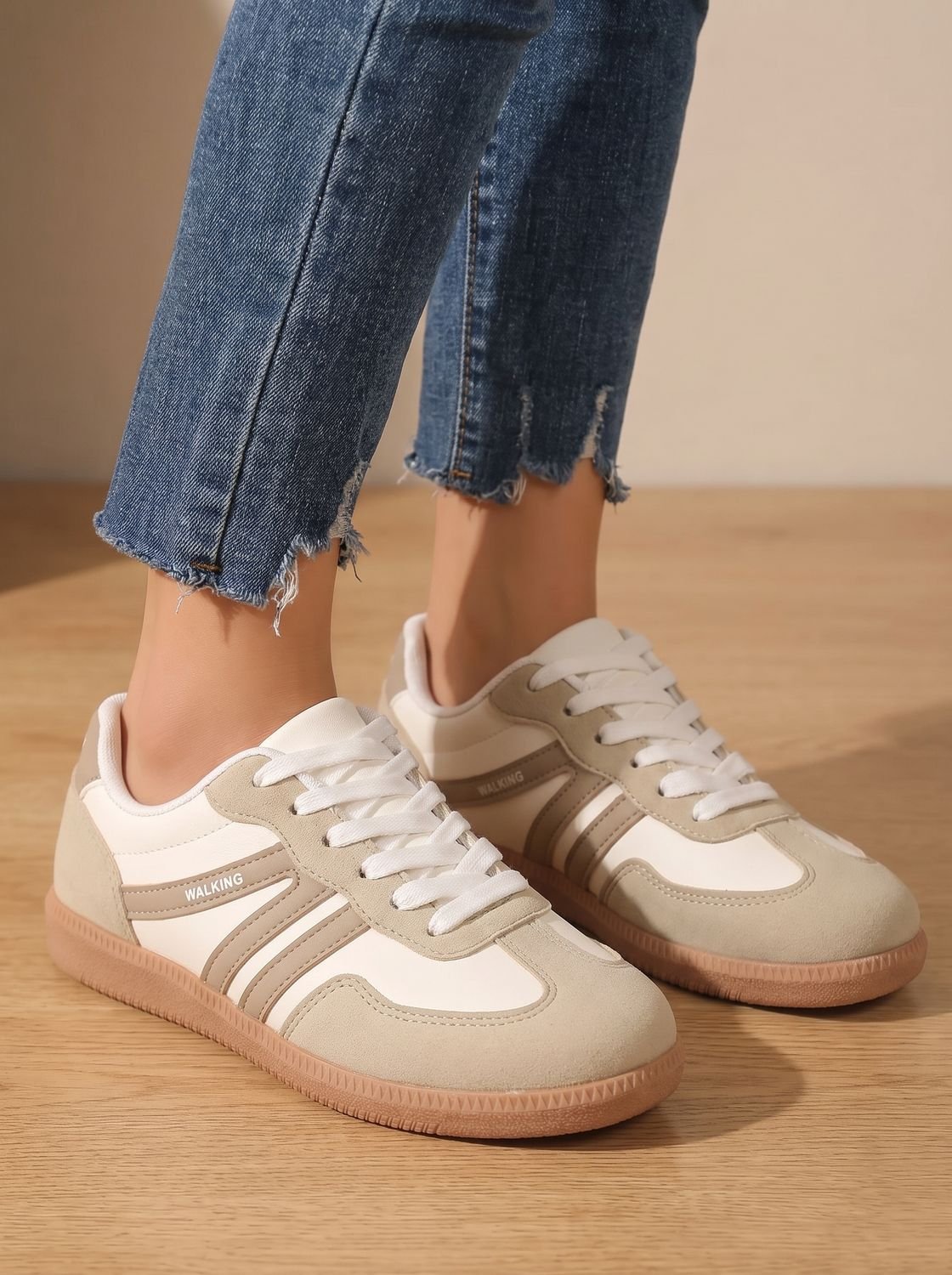 Women's Wide Toe Box Orthopedic Lace-Up Sneakers