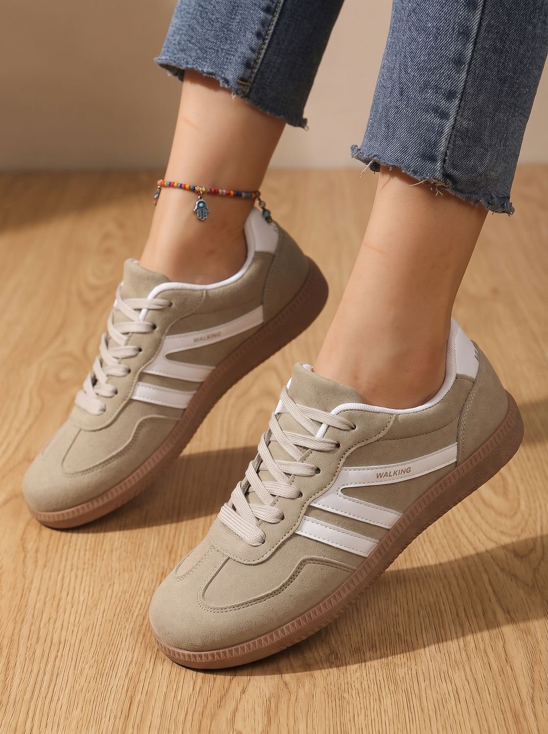 Women's Wide Toe Box Orthopedic Lace-Up Sneakers