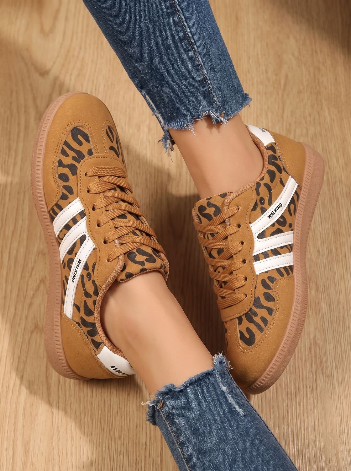 Women's Wide Toe Box Orthopedic Lace-Up Sneakers